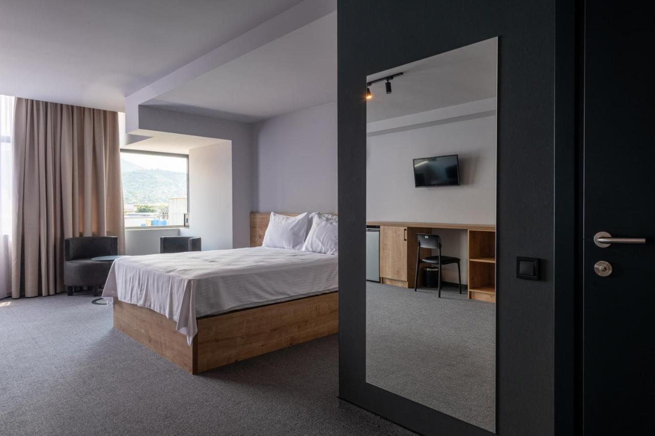 Bet25 Hotel Batumi Bagian luar foto